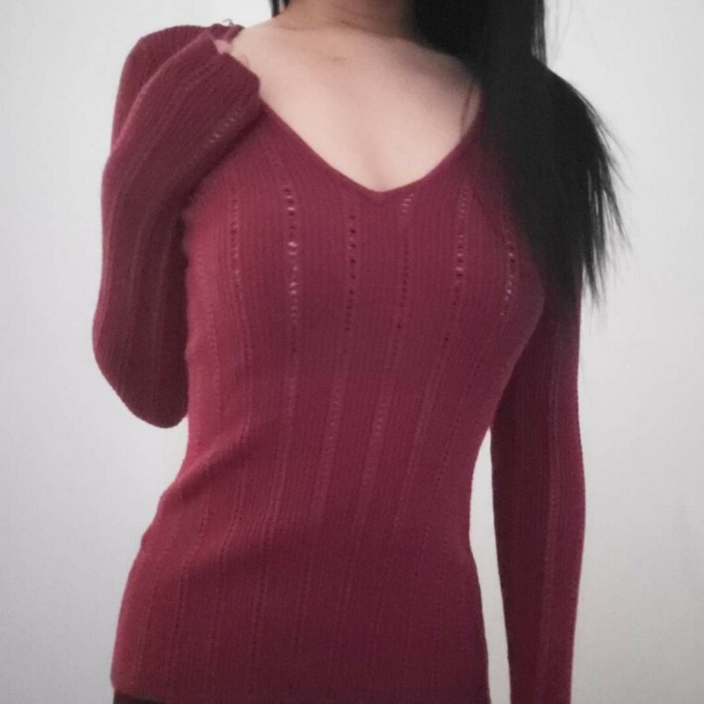 Burgundy peekaboo long sleeve v neck sweater